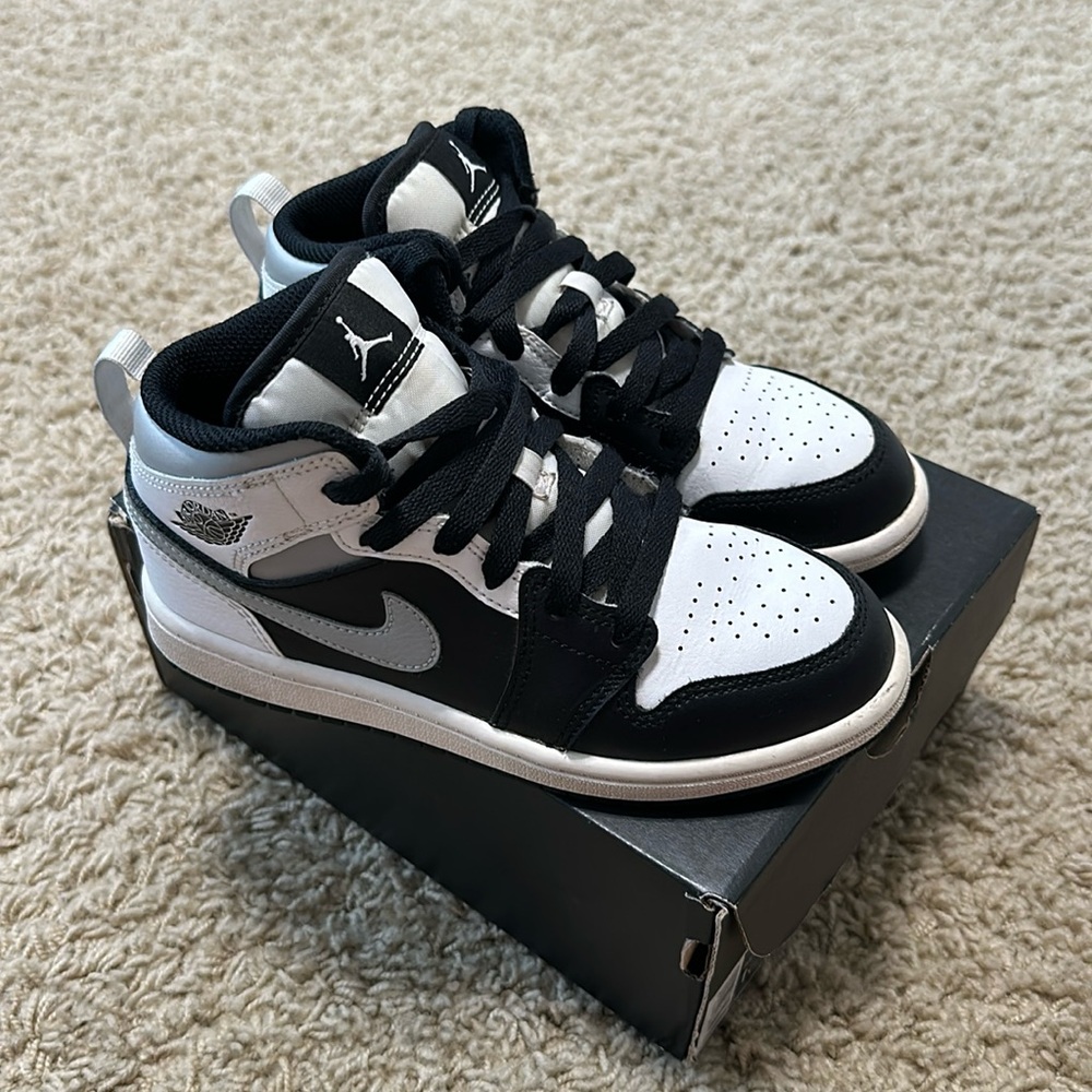 Kids Jordan 1 mid